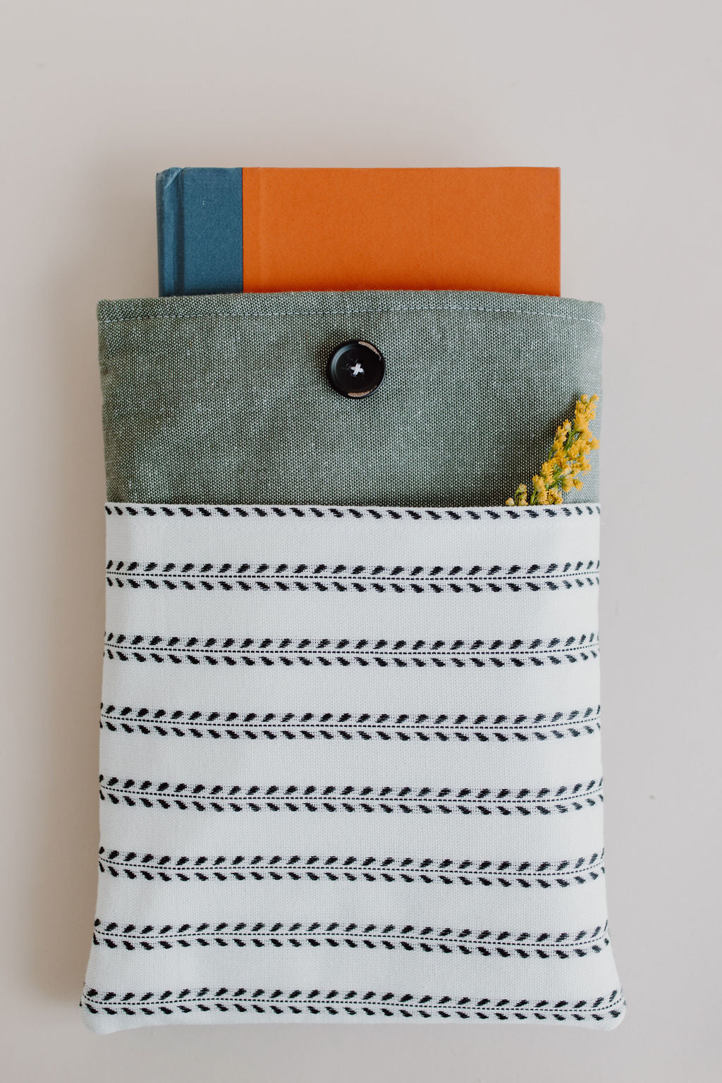 Unique Gift for Book Lovers: Handcrafted Book Sleeve with Pocket - A Stylish and Practical Book Protector