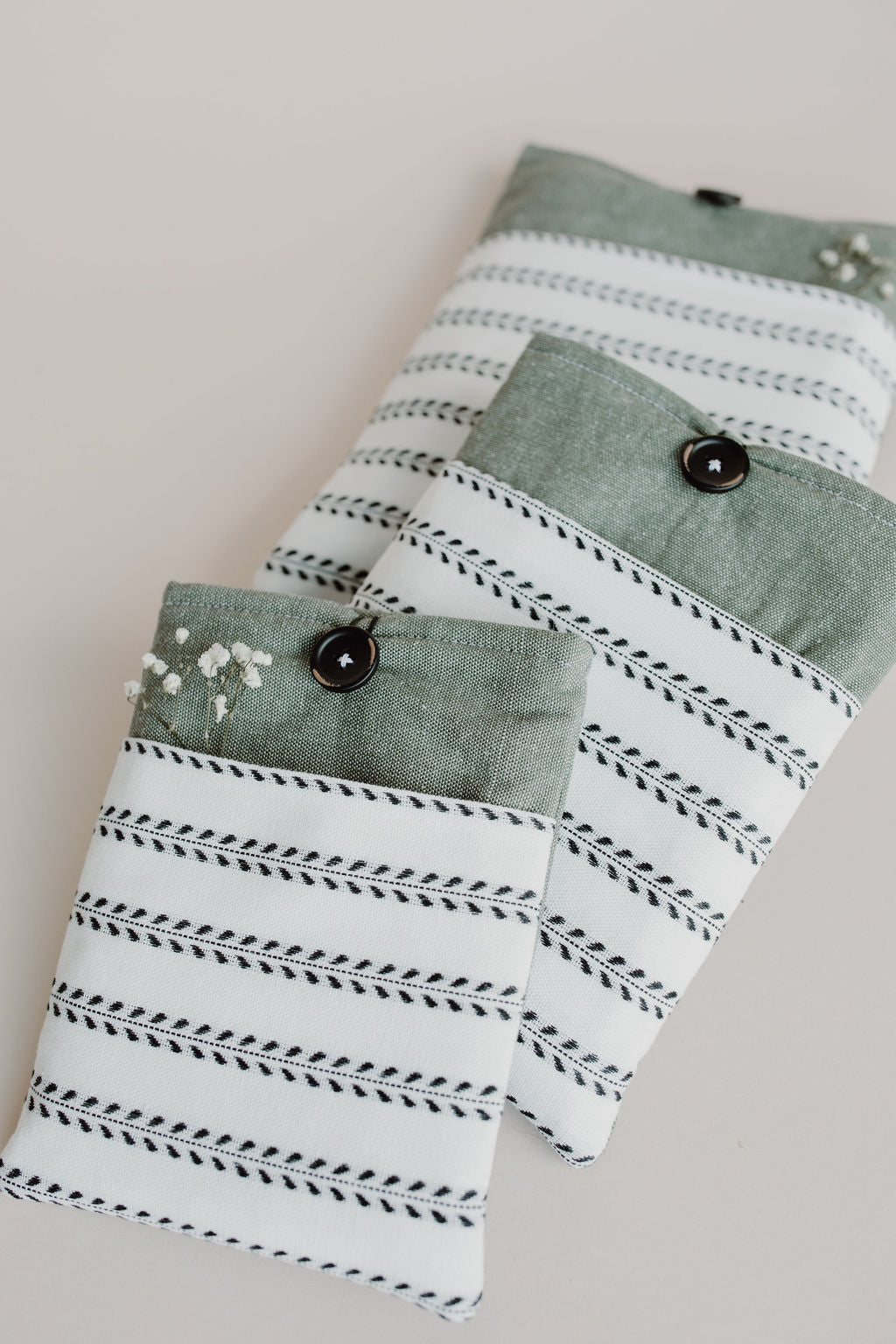 Unique Gift for Book Lovers: Handcrafted Book Sleeve with Pocket - A Stylish and Practical Book Protector